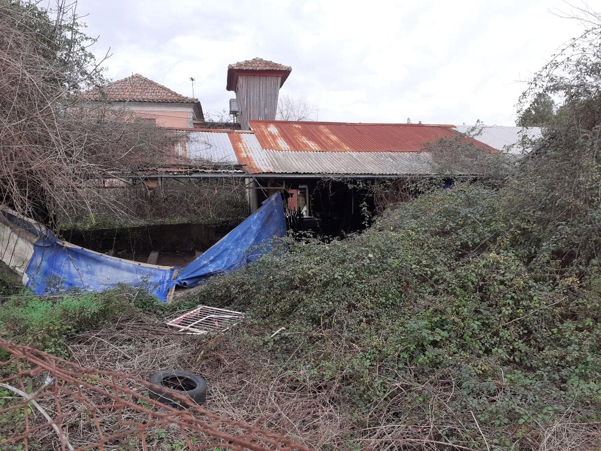Moradia + Armazém + Terreno · Santa Maria da Feira — imagem 2
