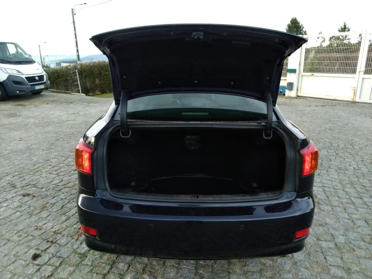 Lexus IS 220D · Ano 2009 — imagem 12