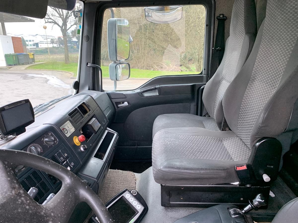 Volvo FL 220 · Ano 2005 — image 6