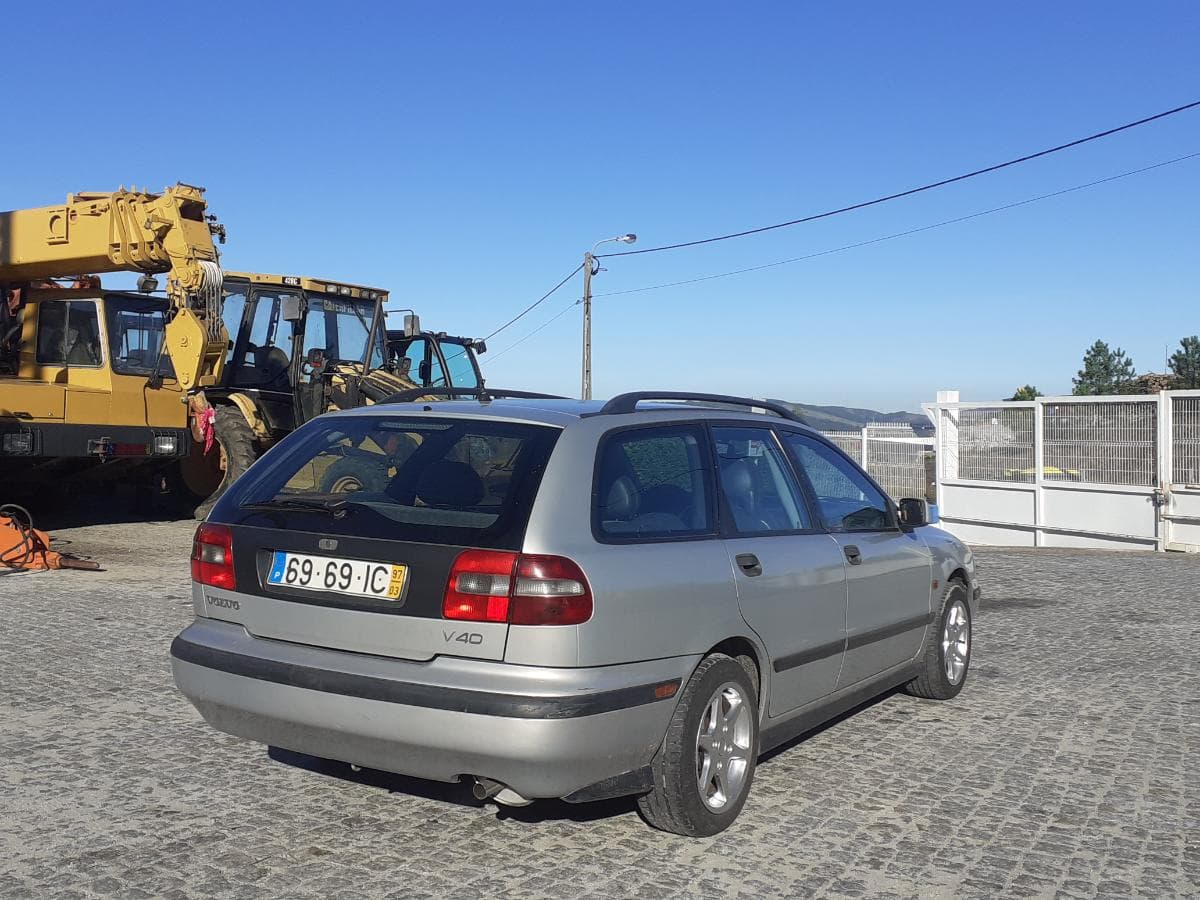 Volvo V40 1.8 · Année 1997 — image 4