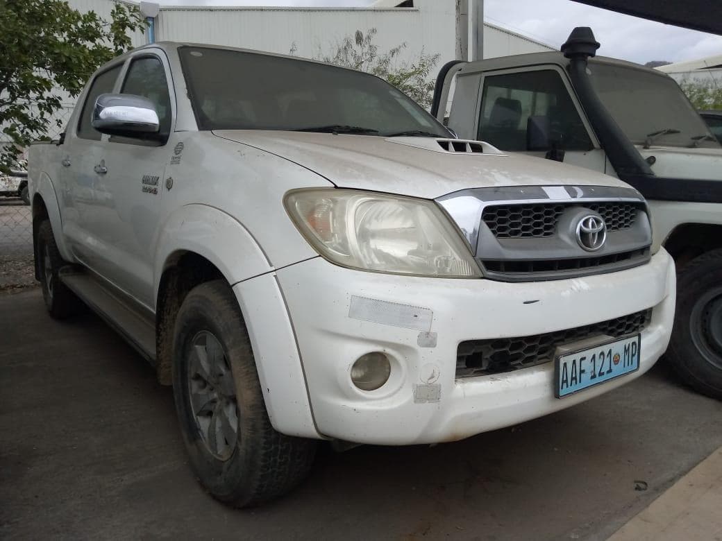 Toyota Hilux 3.0 D4D 4X2 Dupla cabine · — image 2