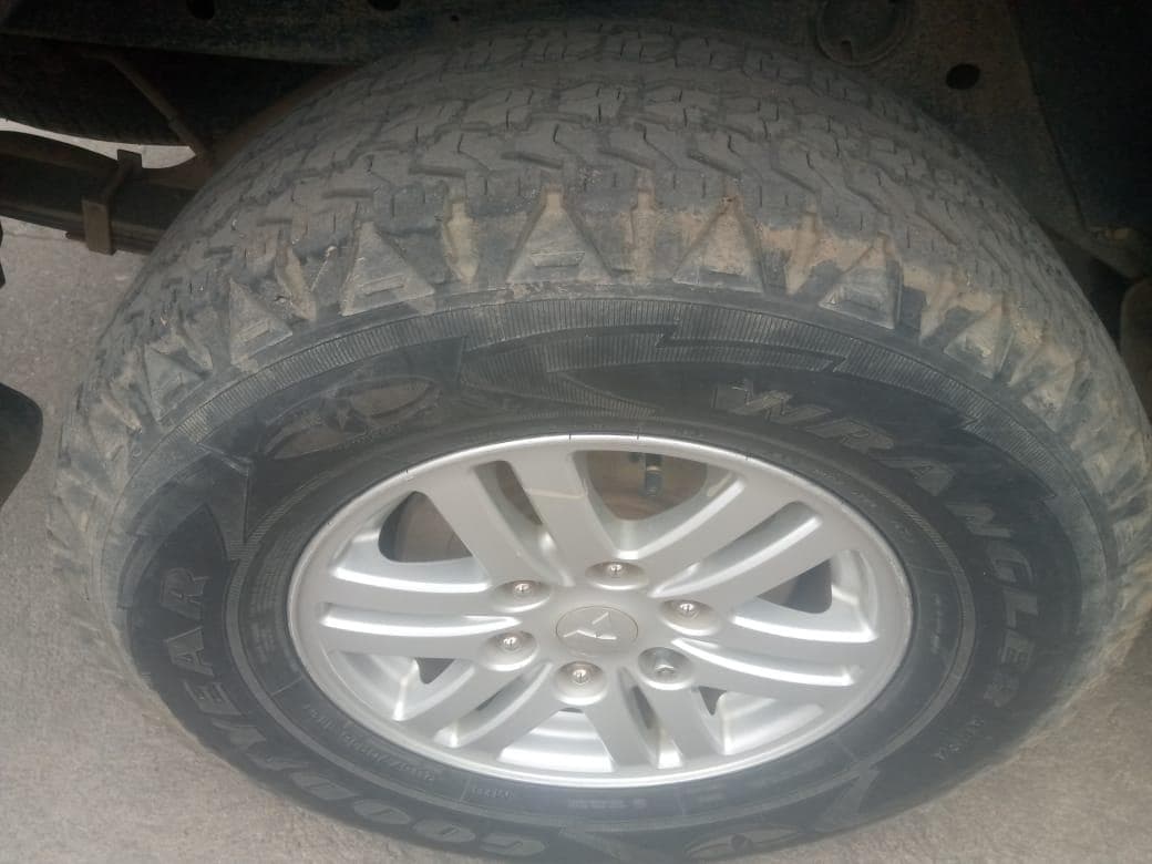 Mitsubishi L200 2.5 GL dupla cabine 4 X 4 · — imagem 12