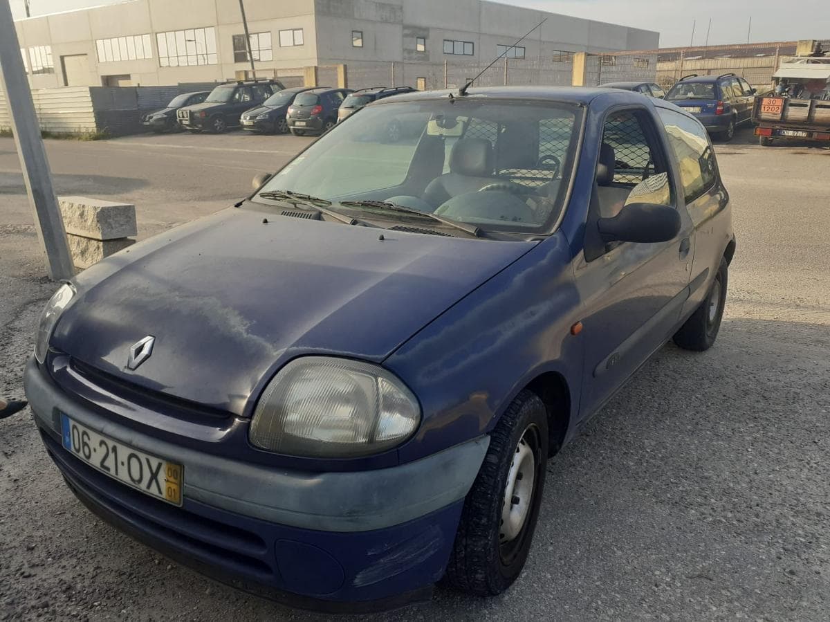 Renault Clio 06-21-OX