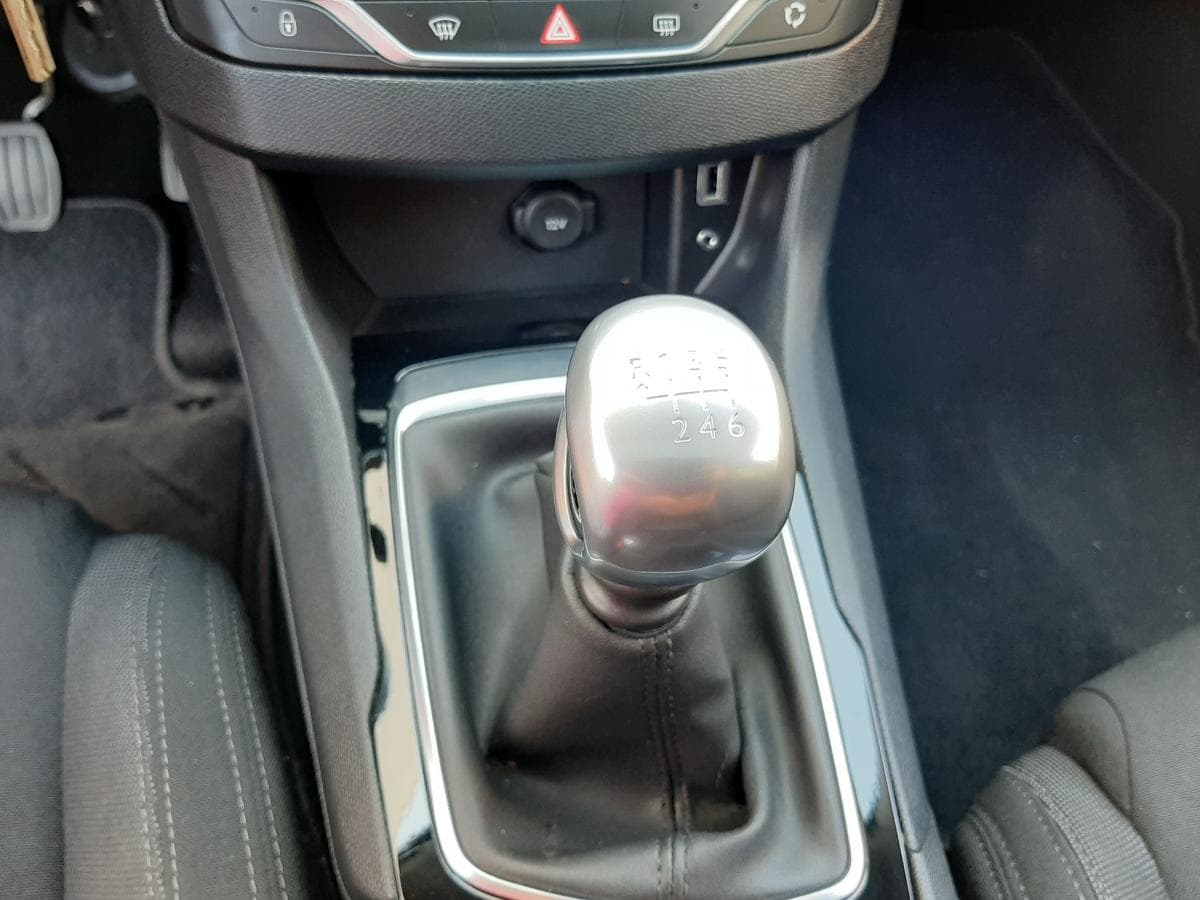 Peugeot 308 1.6 Blue HDI · Ano 2015 — imagen 20