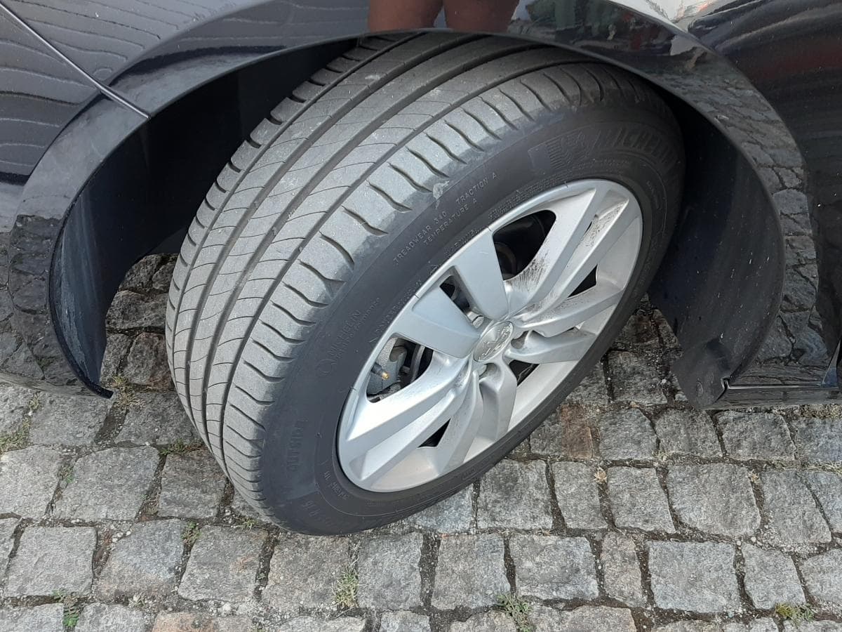 Peugeot 308 1.6 Blue HDI · Ano 2015 — imagen 29