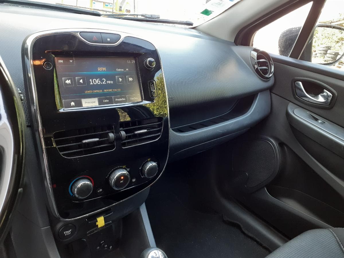 Renault Clio · Año 2015 — imagen 23