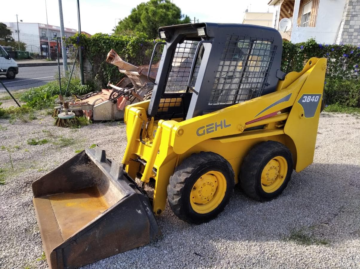 Mini cargadora Gehl 3840 — imagen 2