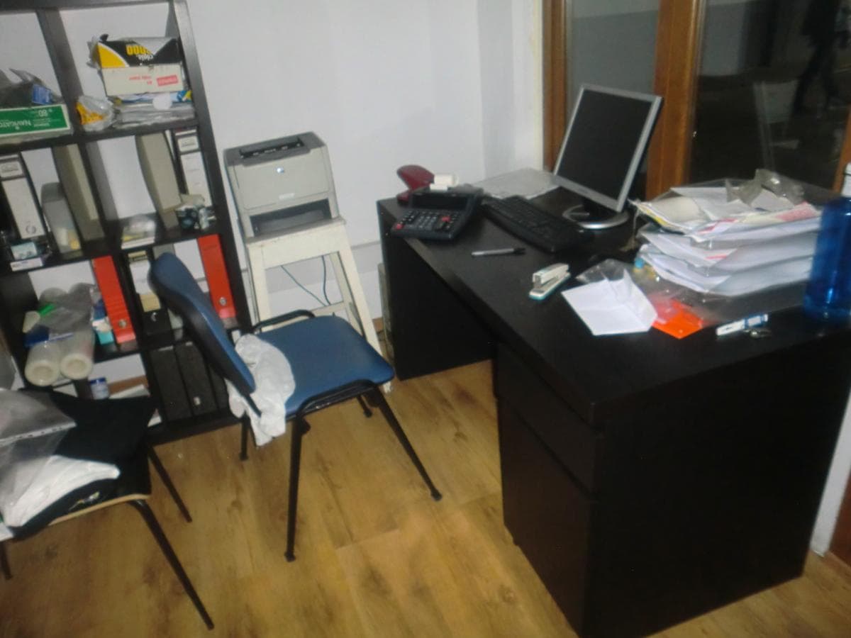 Máquina de corte e cose + Desenrolador de telas + Material Informático e de Escritório — image 3
