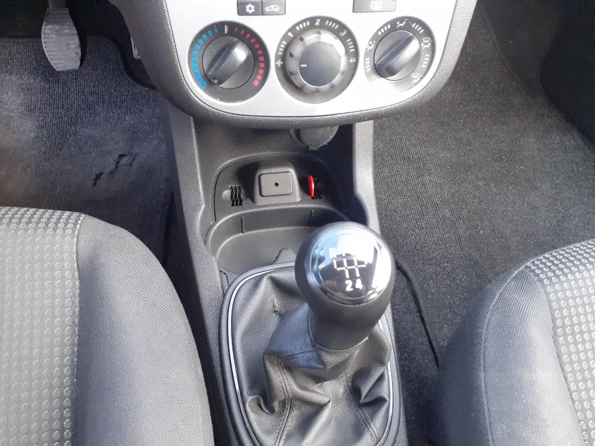 Opel Corsa 1.3 CDTI · Ano 2013 — image 18
