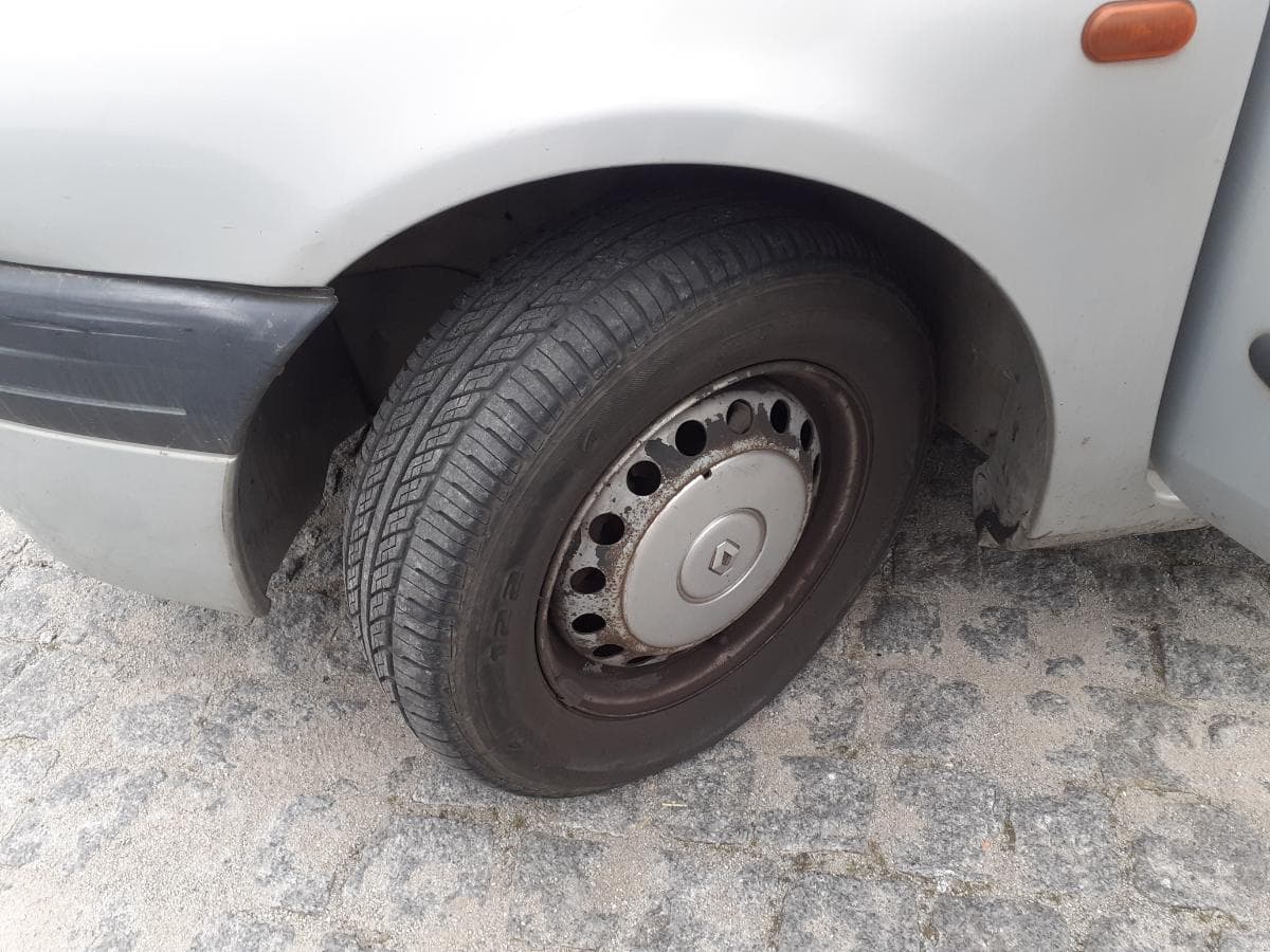 Renault Clio 1.9D · Ano 1999 — image 11