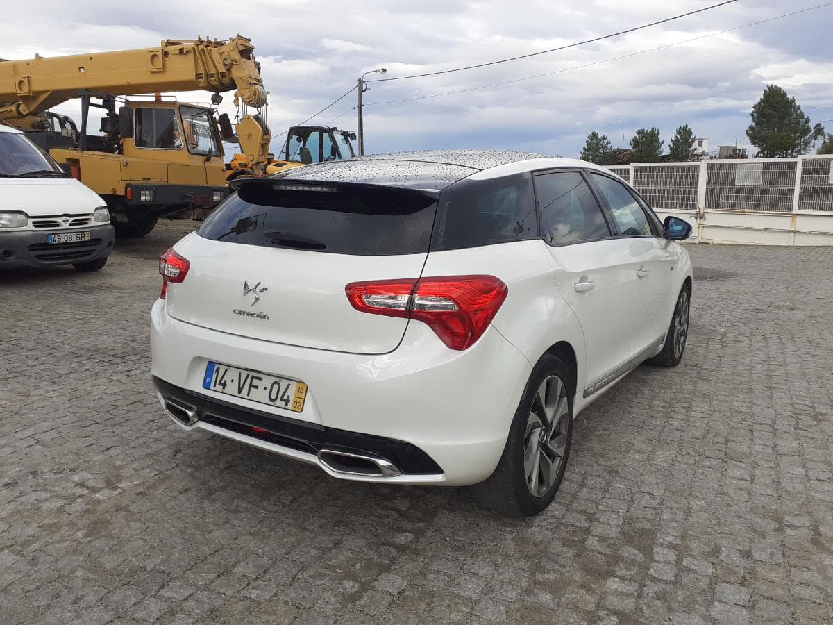 Citroën DS5 Híbrido · Ano 2014 · Híbrido Diesel — imagen 4