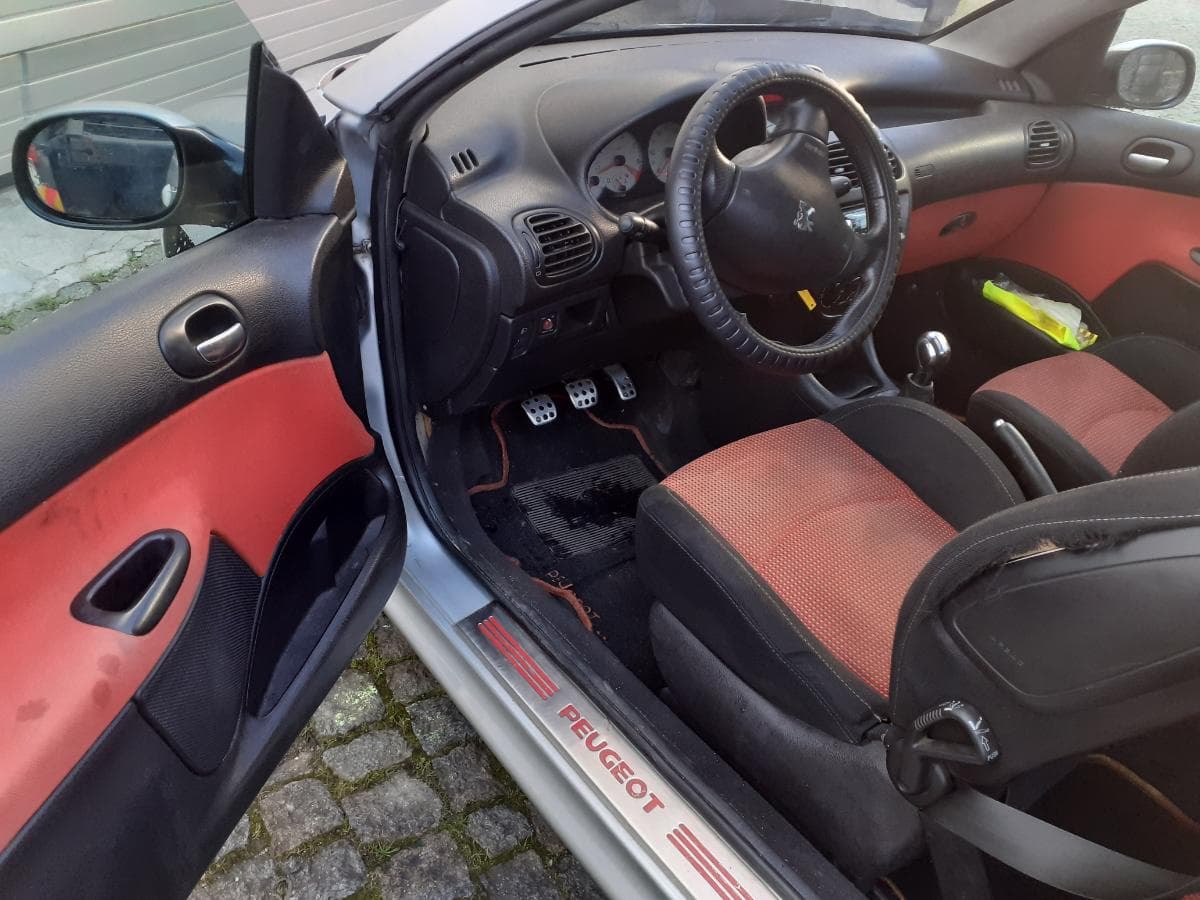 Peugeot 206 CC 1.6 Cabrio · Ano 2002 — imagen 11