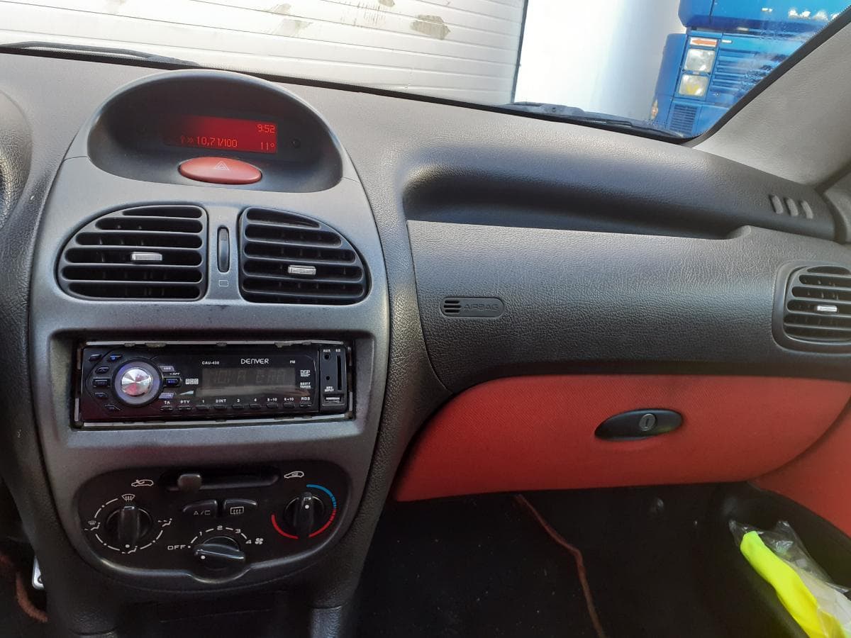 Peugeot 206 CC 1.6 Cabrio · Ano 2002 — imagen 16