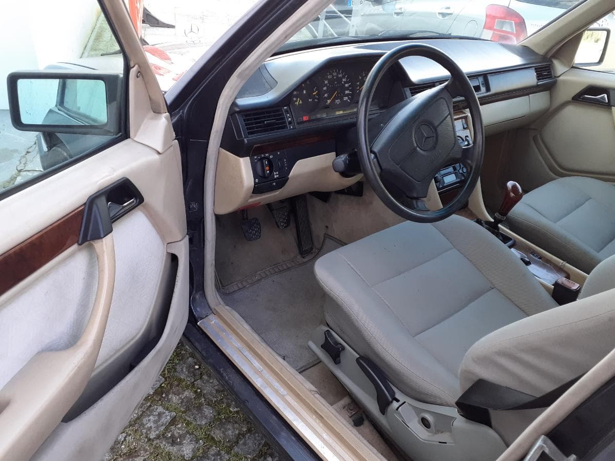 Mercedes-Benz E250 · Ano 1993 — imagen 7