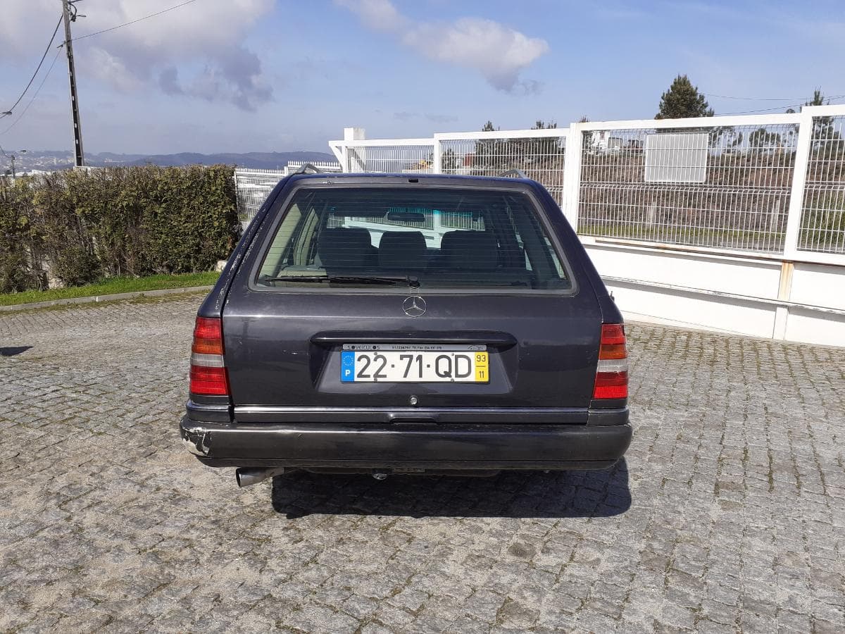 Mercedes-Benz E250 · Ano 1993 — imagen 5