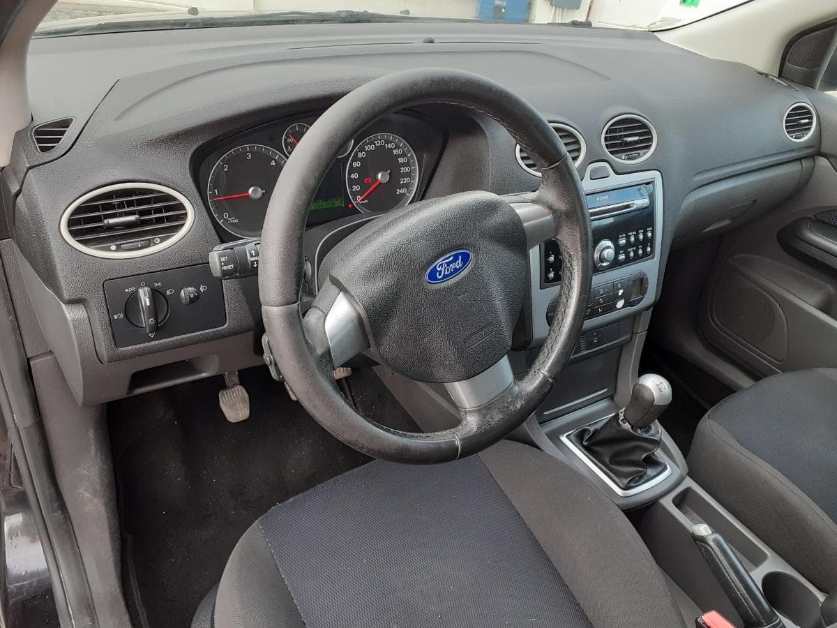 Ford Focus 1.6 TDCI · 2 Lugares · Ano 2005 — imagem 10