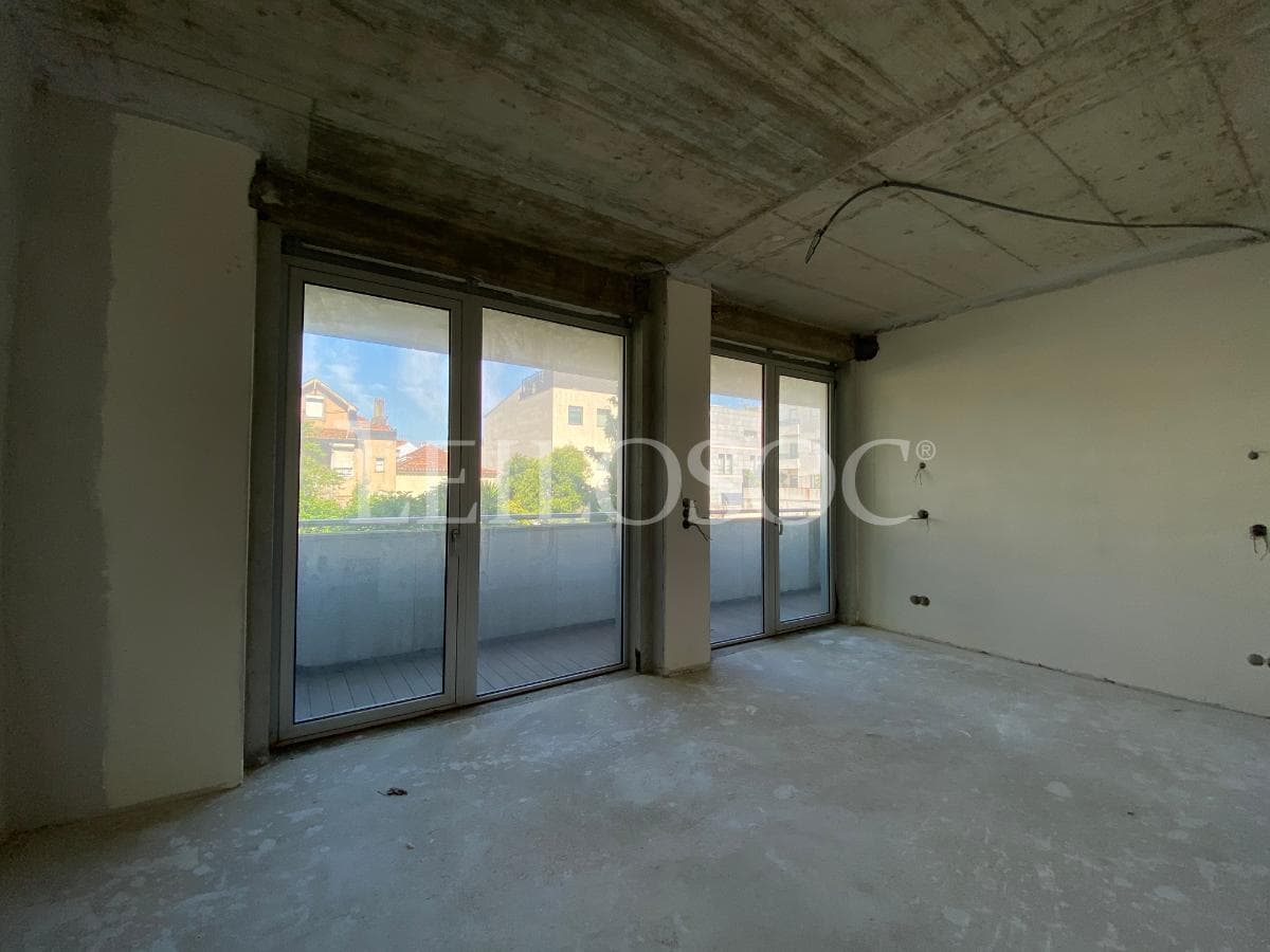 Apartamento T2 + 2 Lugares de Garagem + Arrumos · Porto — image 9