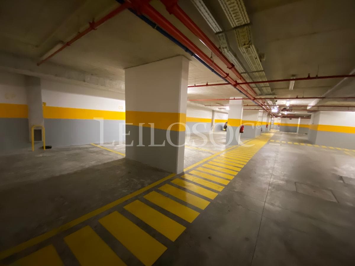 Lugar de Garagem · Porto — image 1