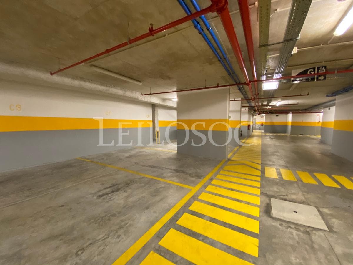 Parking Space · Porto — image 1