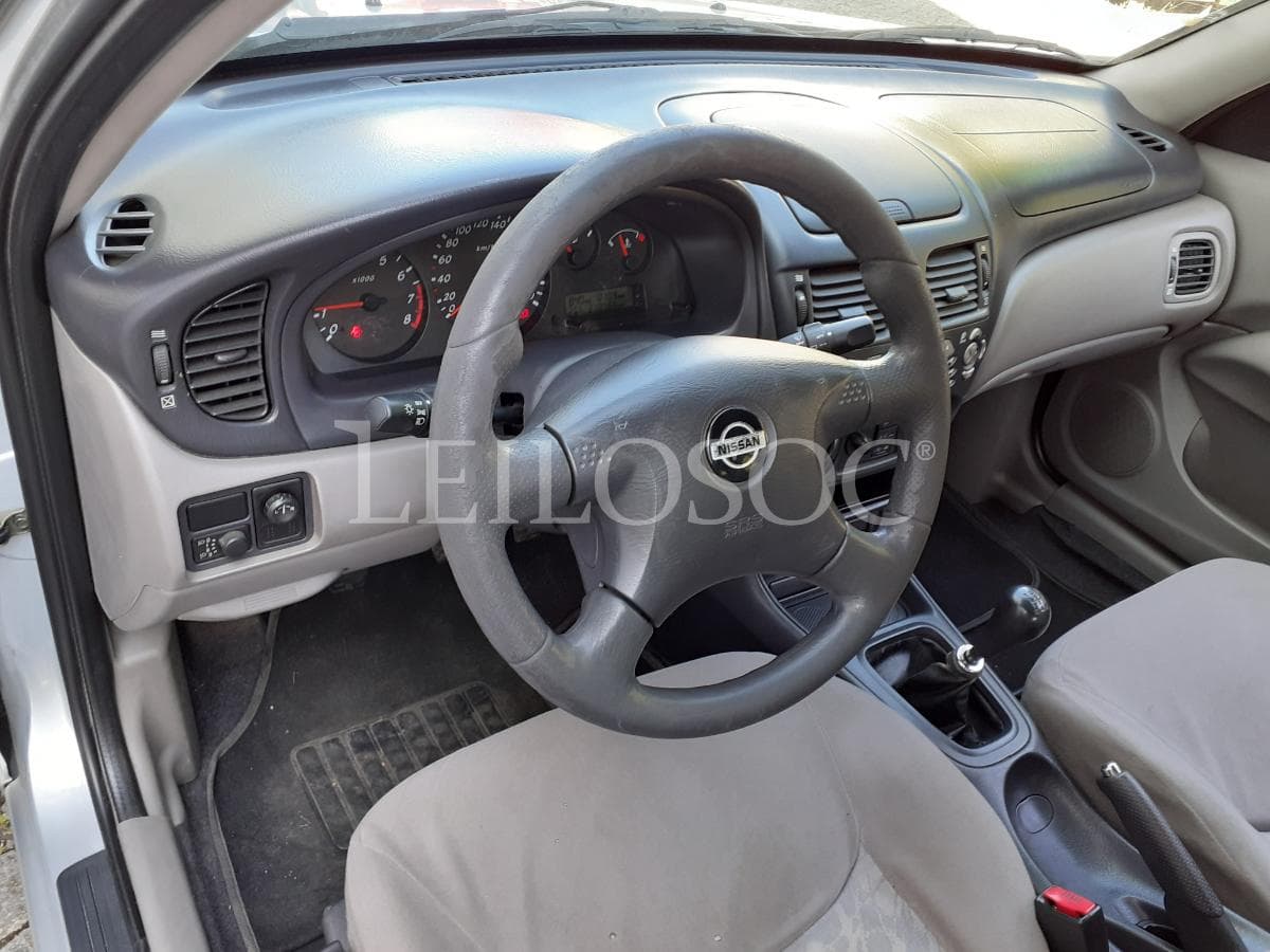 Nissan Almera · Ano 2001 — image 10