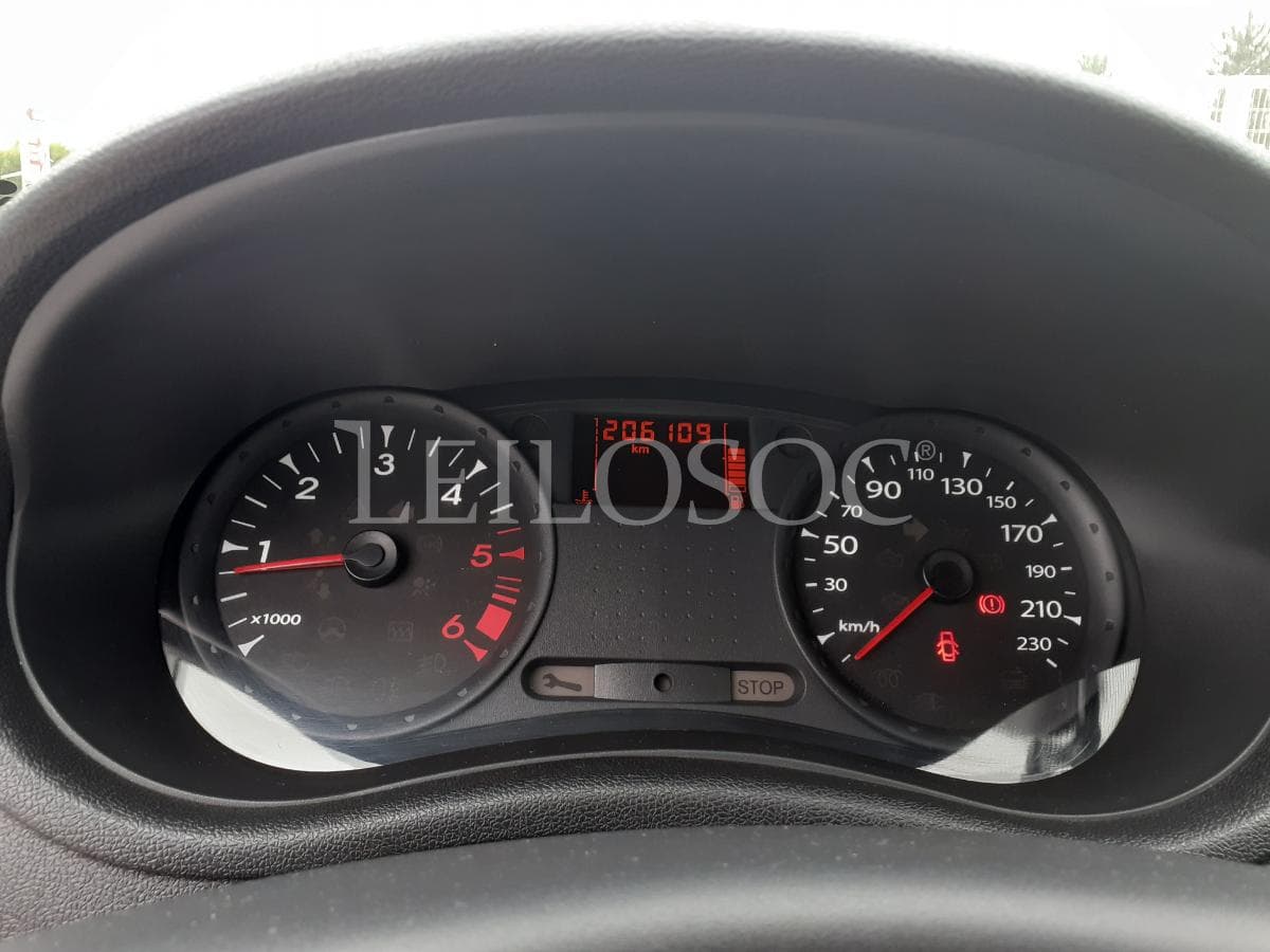 Renault Clio 1.5 DCI · 2 Lugares · Ano 2011 — imagem 11