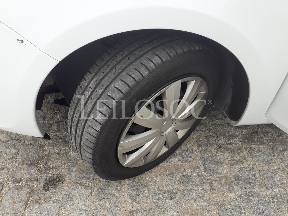 Renault Clio 1.5 DCI · 2 Lugares · Ano 2011 — imagem 20