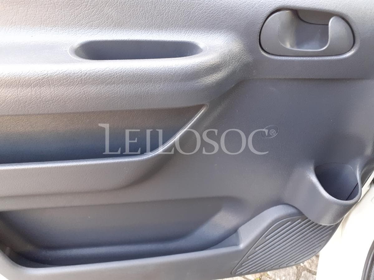 Peugeot Expert 1.9D · Ano 2001 · Caixa Isotérmica — image 10