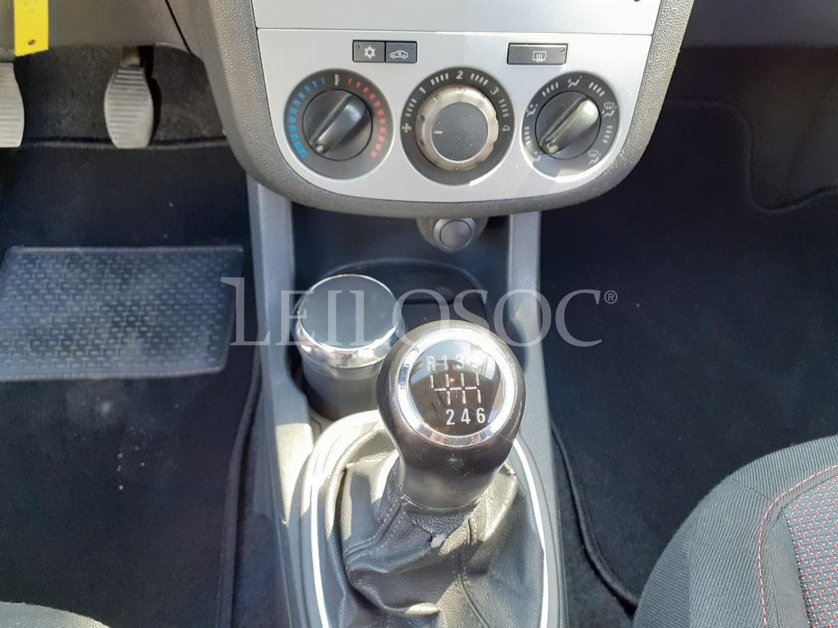 Opel Corsa Van 1.3 CDTI · Ano 2007 — imagem 9
