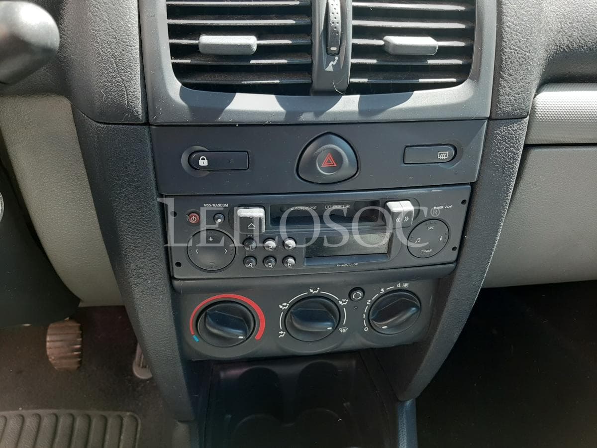 Renault Clio 1.2 · Ano 2001 — imagen 10