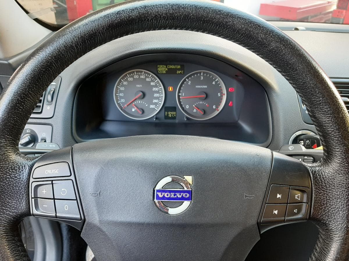 Volvo S40 1.6D · Ano 2005 — image 16