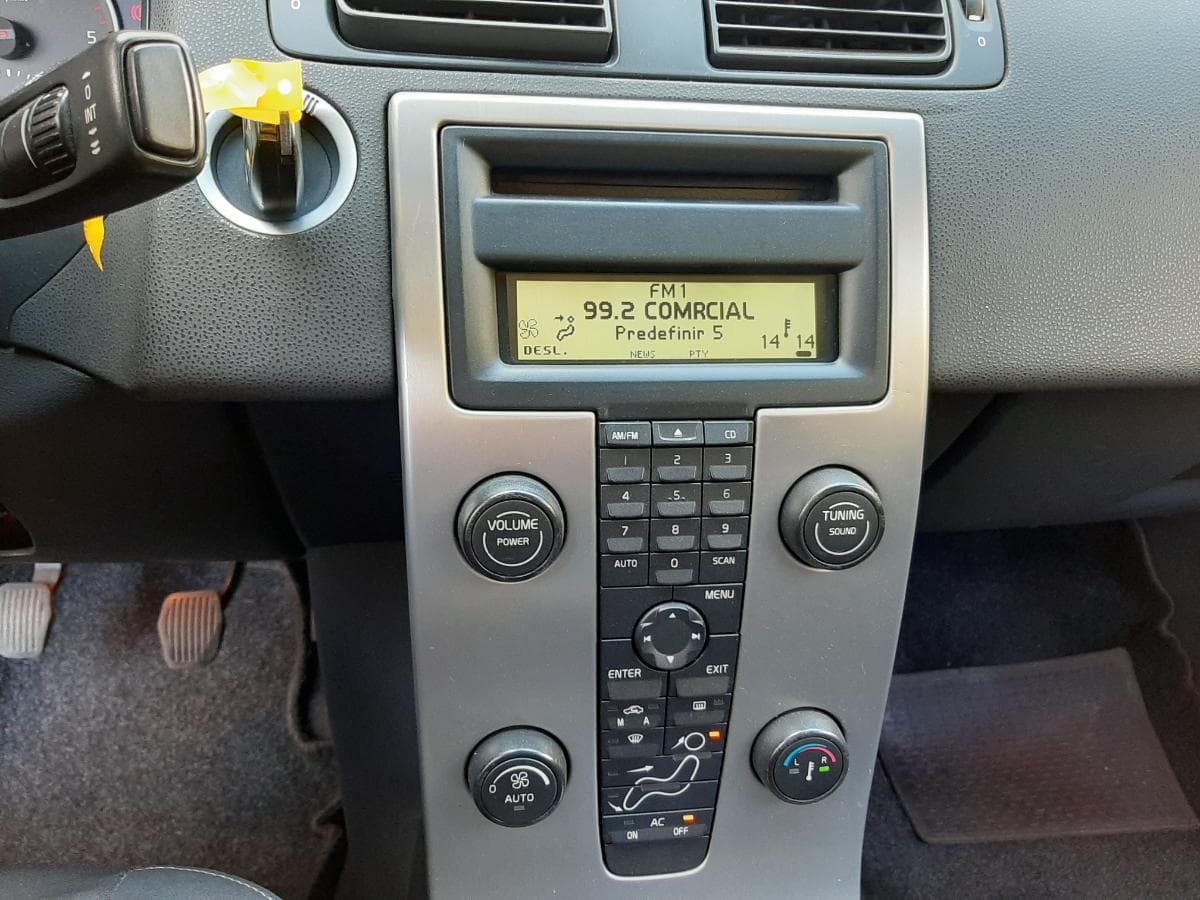 Volvo S40 1.6D · Ano 2005 — image 18