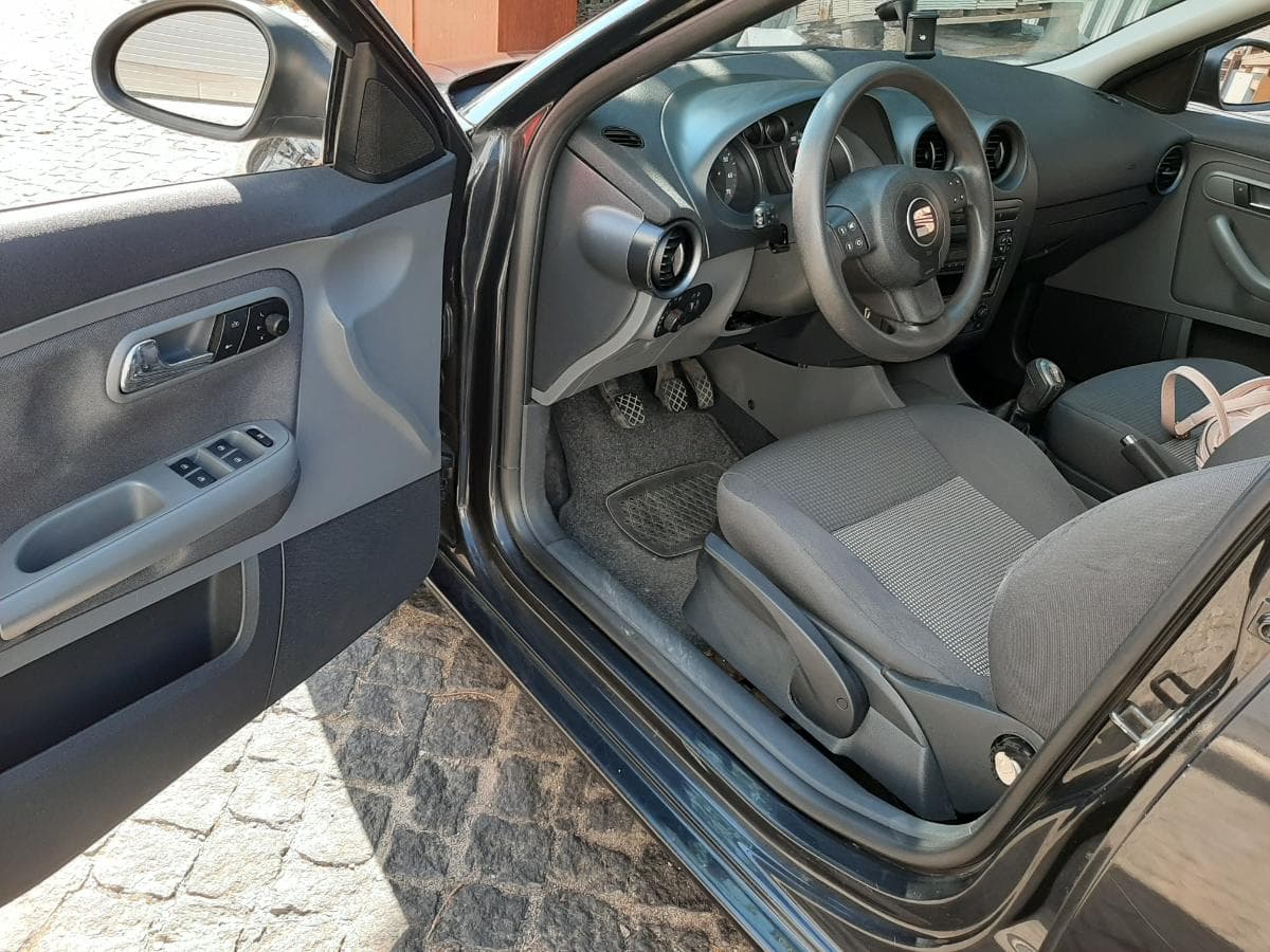 Seat Ibiza 1.2 12V · Ano 2006 — image 9