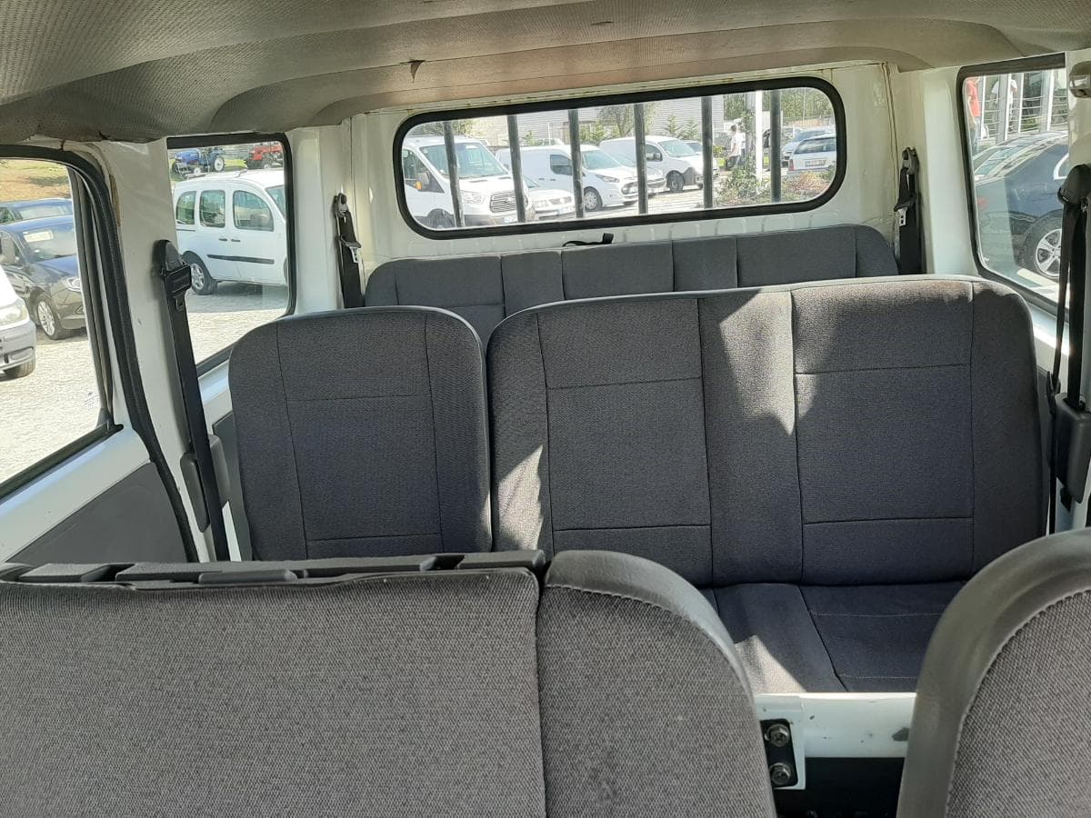 Nissan Cabstar · 9 Lugares · Ano 2005 — imagem 13