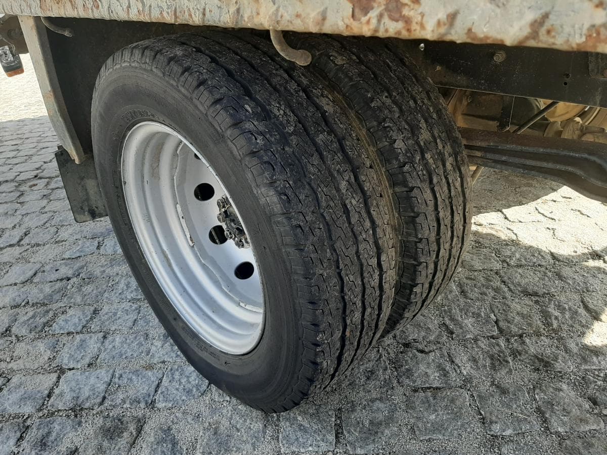 Nissan Cabstar · 9 Lugares · Ano 2005 — imagem 20