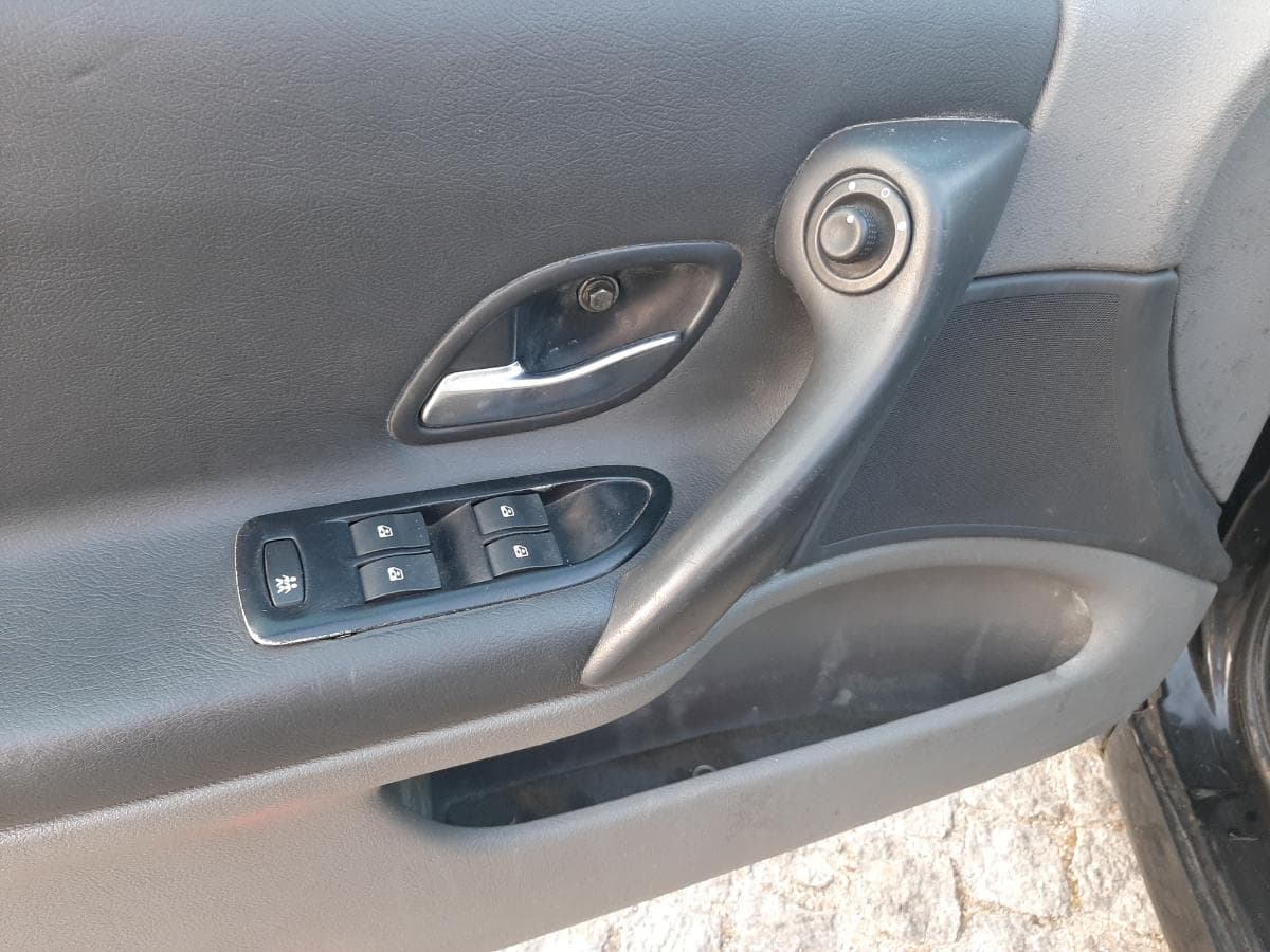 Renault Laguna 1.9 DCI · Ano 2004 — imagem 21
