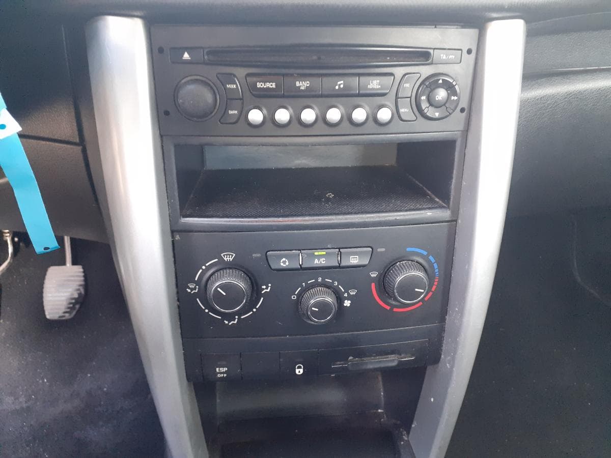 Peugeot 207 1.6HDI · Ano 2011 — imagen 23