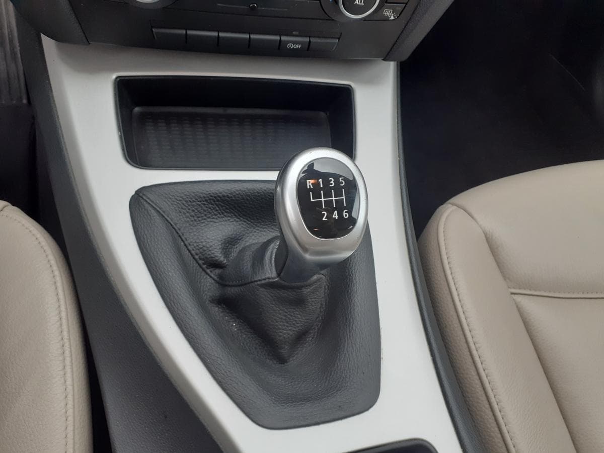 BMW 318D 2.0 · Ano 2010 — imagen 15