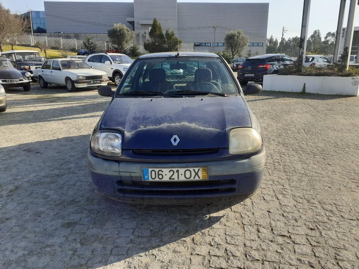 Renault Clio · Paredes — image 2