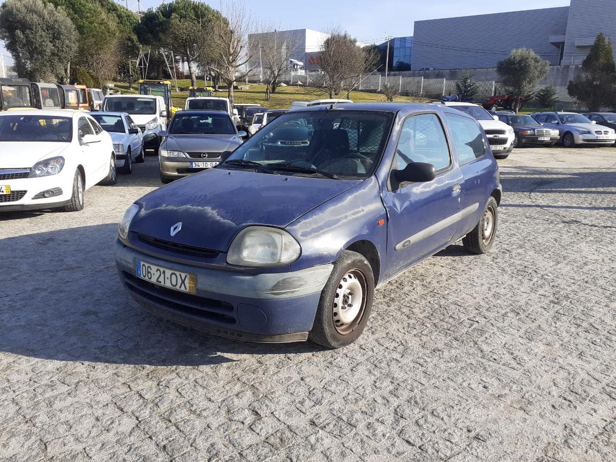 Renault Clio · Paredes — image 3