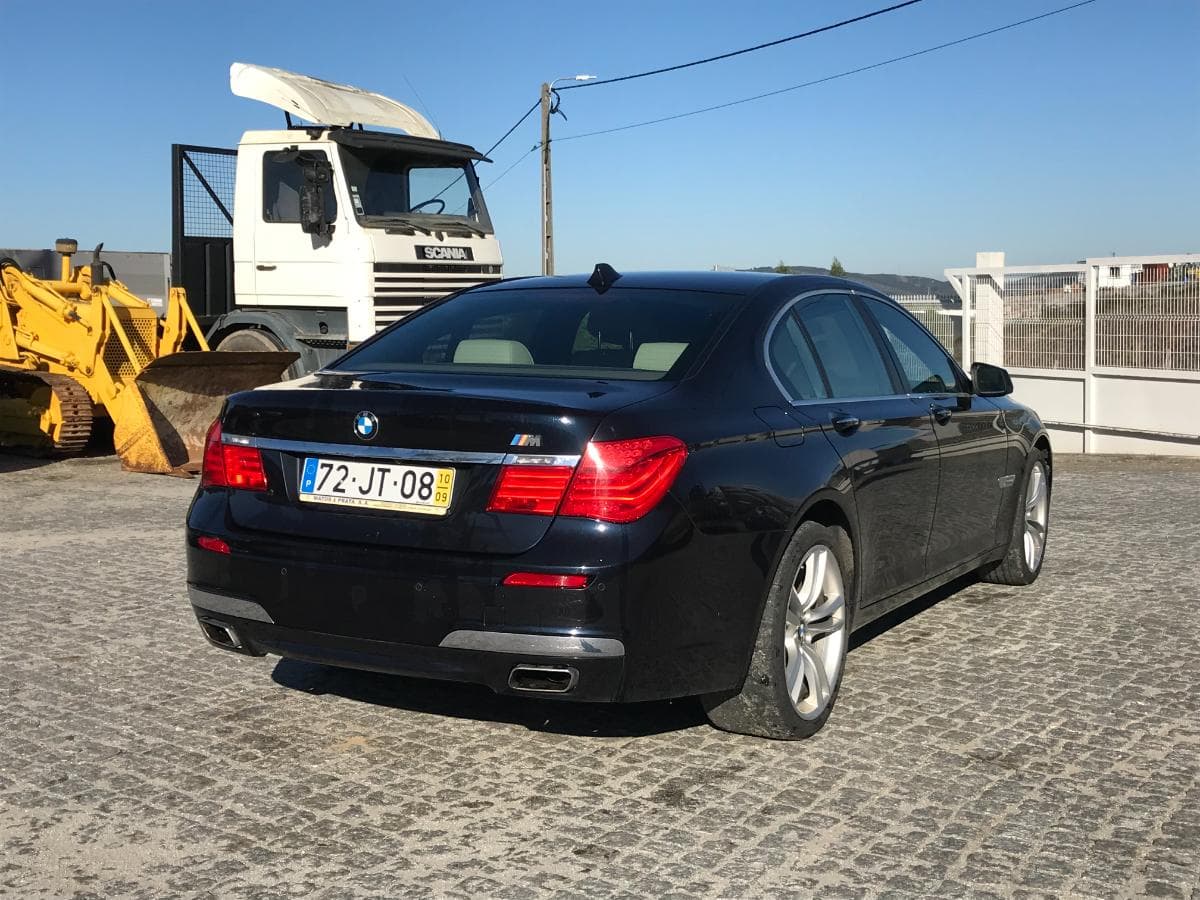 BMW 740D · Ano 2010 — imagem 7