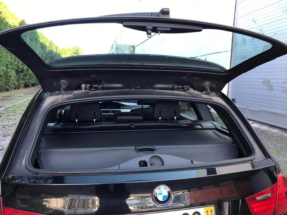 BMW 318D Touring · Ano 2011 — imagen 9