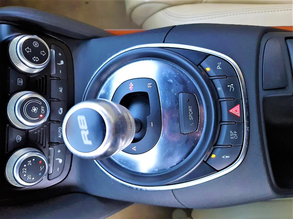 AUDI R8 V8 FSI — image 21