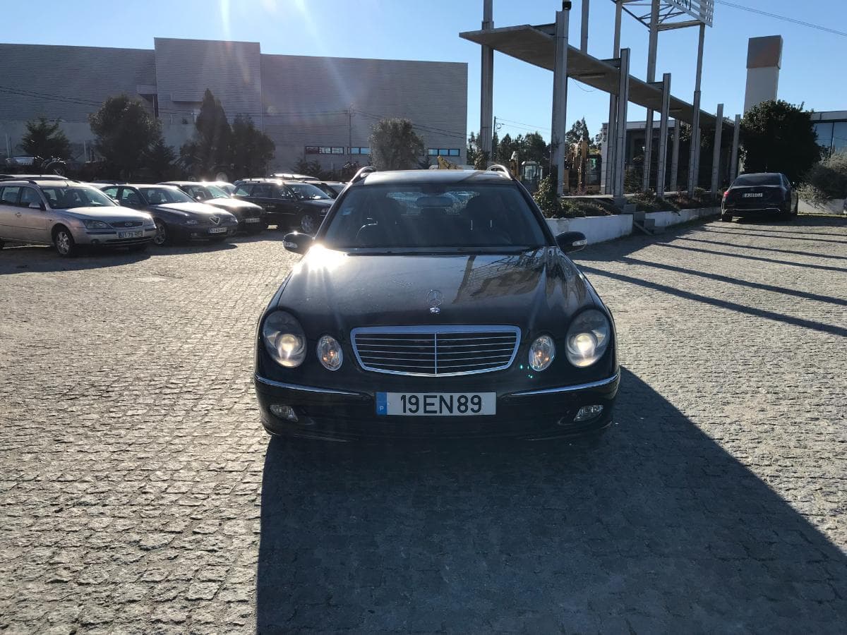 Mercedes-Benz E270 CDI · Ano 2004 — imagen 2