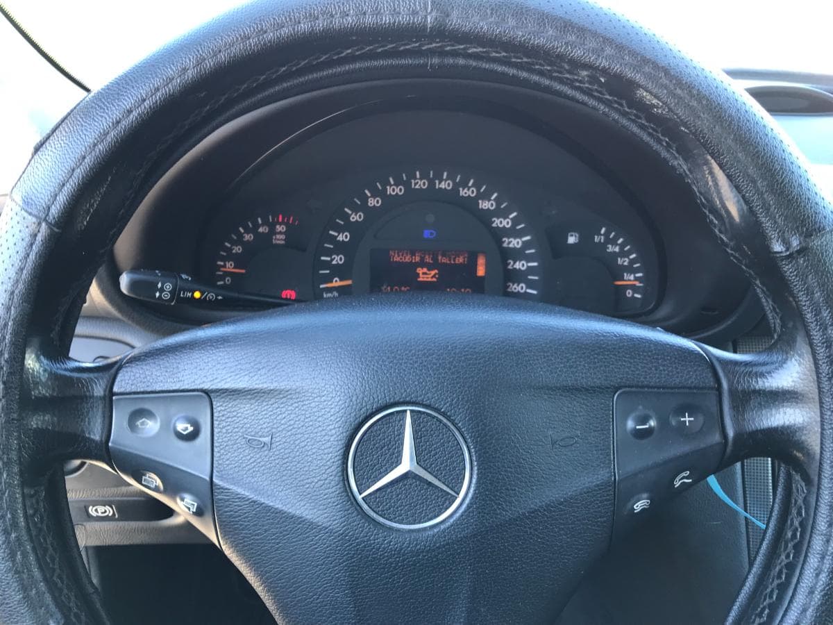 Mercedes-Benz C 270 CDI · Ano 2003 — imagen 28