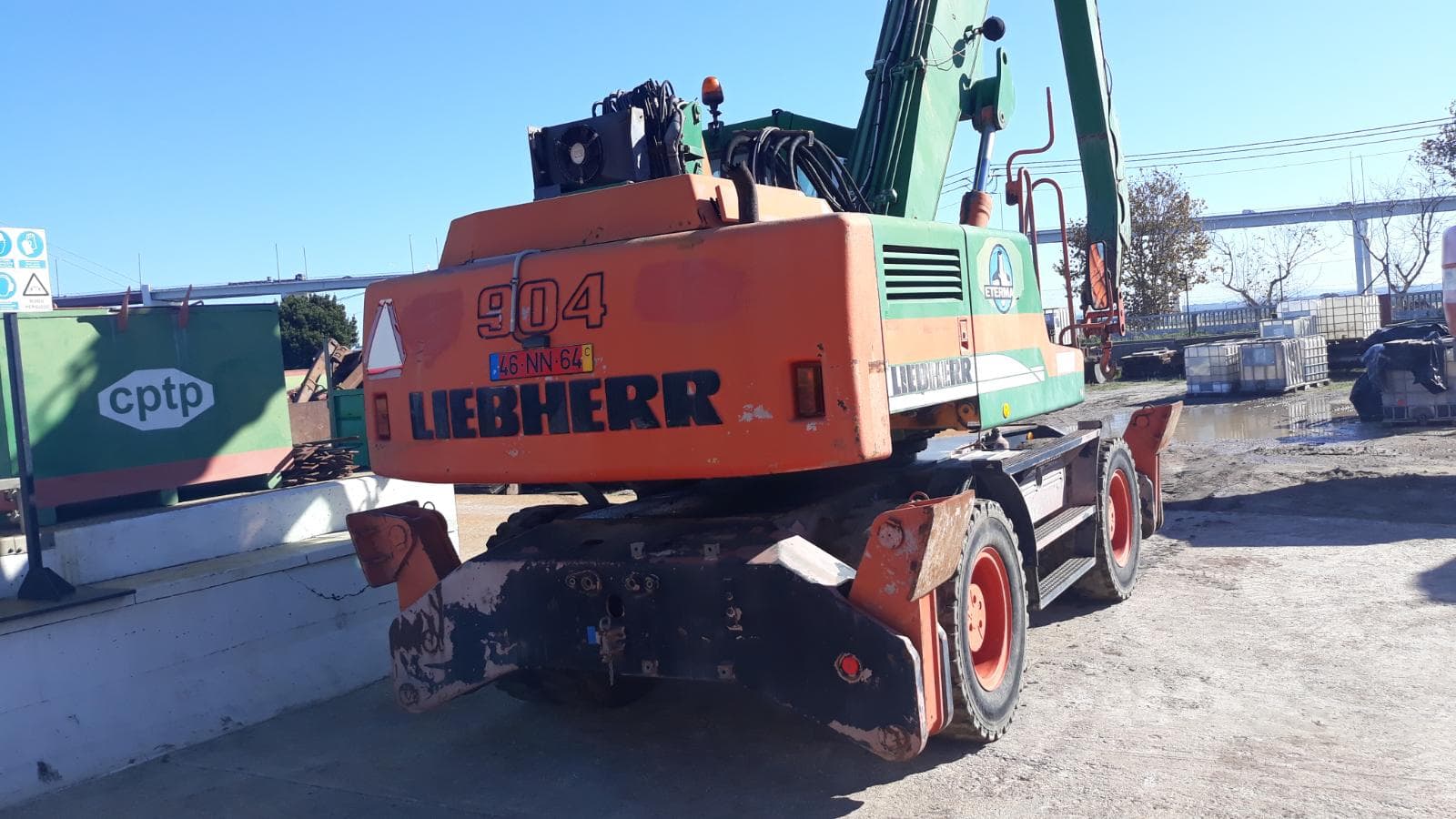 Escavadora LIEBHERR A 904 · Figueira da Foz — imagem 3