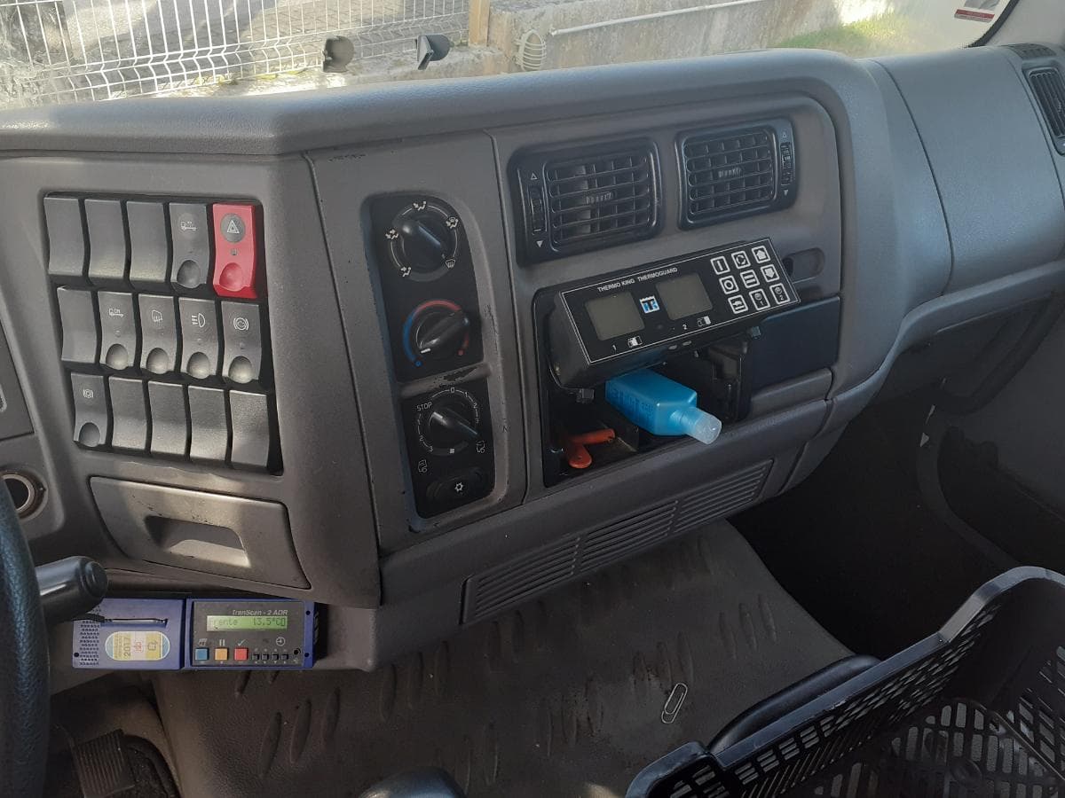 Renault 220 DCI · Ano 2005 — imagem 15