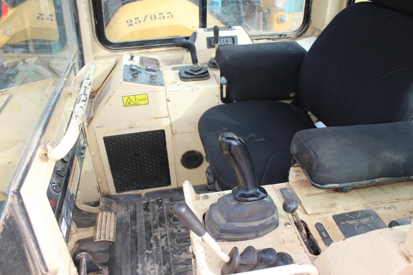 Bulldozer CAT. D4 (10T) — imagem 5