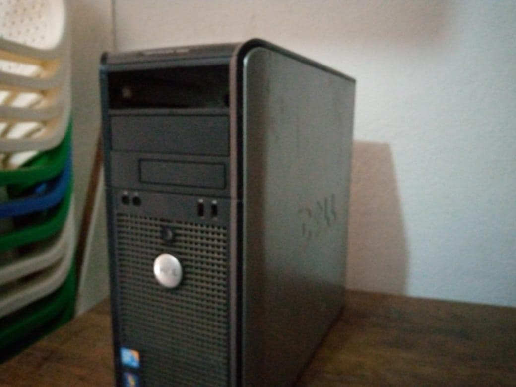 Monitor Dell + Desktop Dell Optiplex 380 · — imagen 2