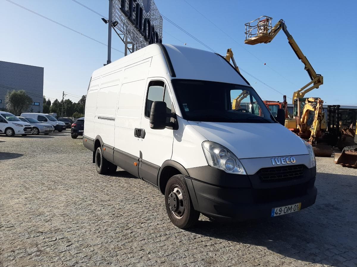 Iveco Daily 35C15 · Ano 2014 — imagem 1