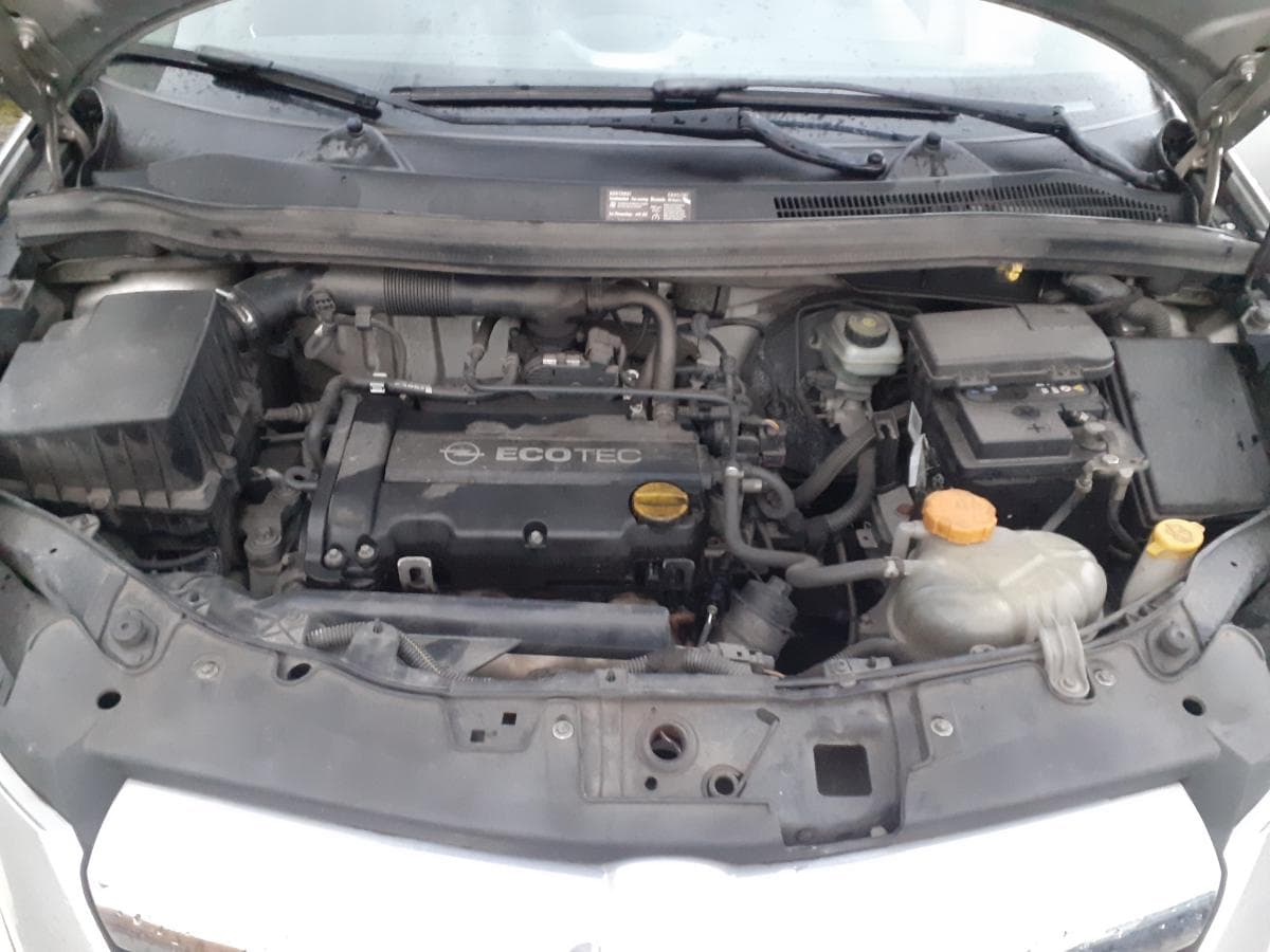 Opel Corsa 1.2 · Ano 2009 — image 13